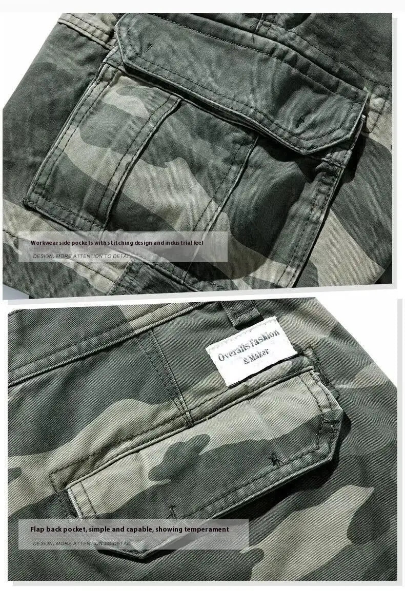 Shorts cargo en coton à coupe décontractée pour homme, camouflage vert foncé et gris, avec coutures renforcées et étiquette de marque.