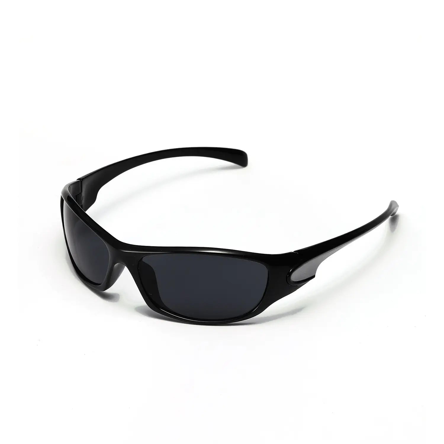 Schwarze Cyberpunk-Metallschild-Sonnenbrille mit Kunststofffassung und dunkelgrauen PC-Gläsern.