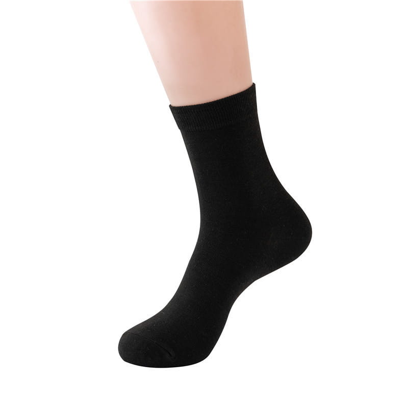 Black ankle-length mens cotton casual crew sock with a ribbed cuff made of soft breathable cotton material.