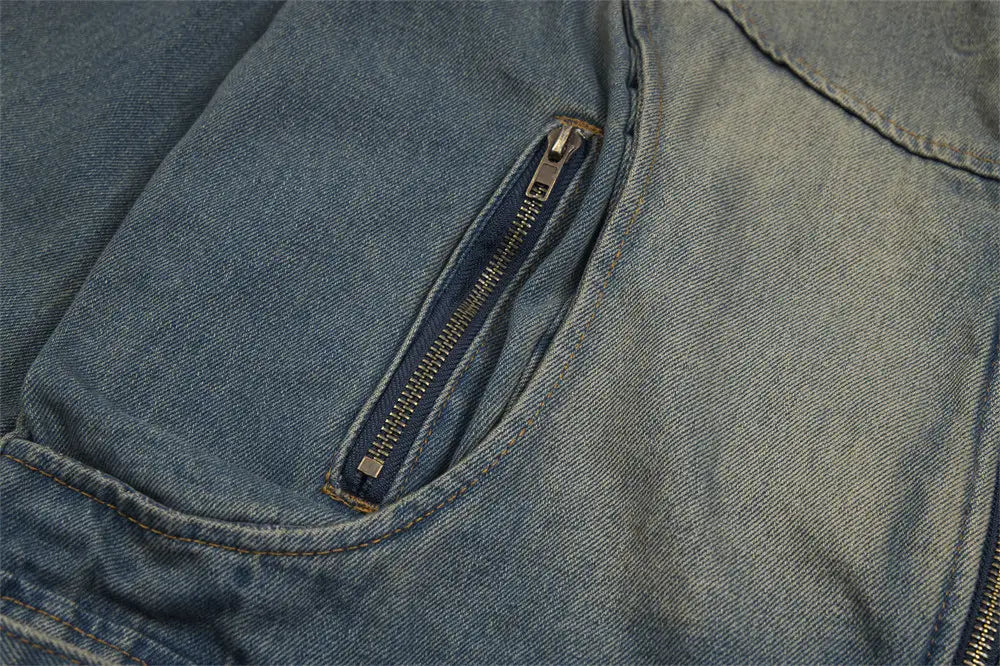 耐久性のある素材で作られたジッパーポケット付きの、メンズ用ブルーデニムのパンクウォッシュデニムジャケット。