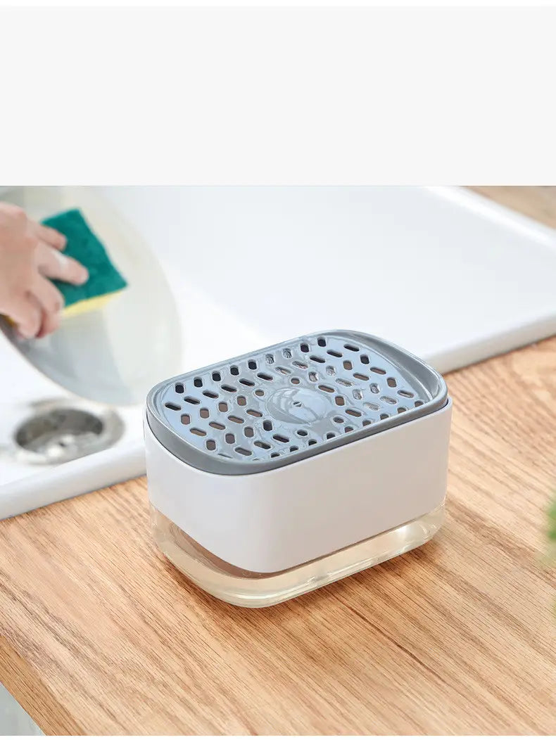Dispensador de jabón líquido para platos de plástico blanco y gris con capacidad de 350 ml y parte superior perforada para drenar el agua en un soporte para esponja integrado.