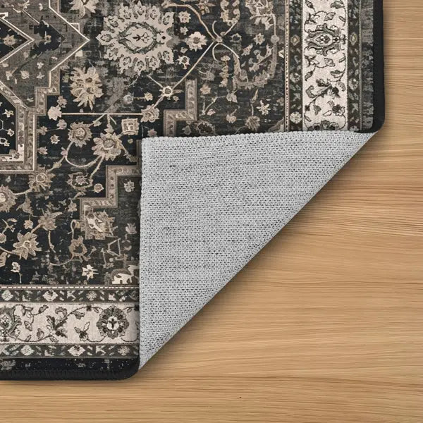 Juego de alfombras de cocina ornamentado de color negro y crema, con tres corredores lavables antideslizantes con patrones florales intrincados en estilo bohemio.