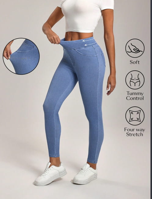 Hellblaue Jeansleggings mit hoher Taille aus weichem, elastischem Material mit einer dezenten Jeansstruktur, entworfen als schlank machende Sporthose.