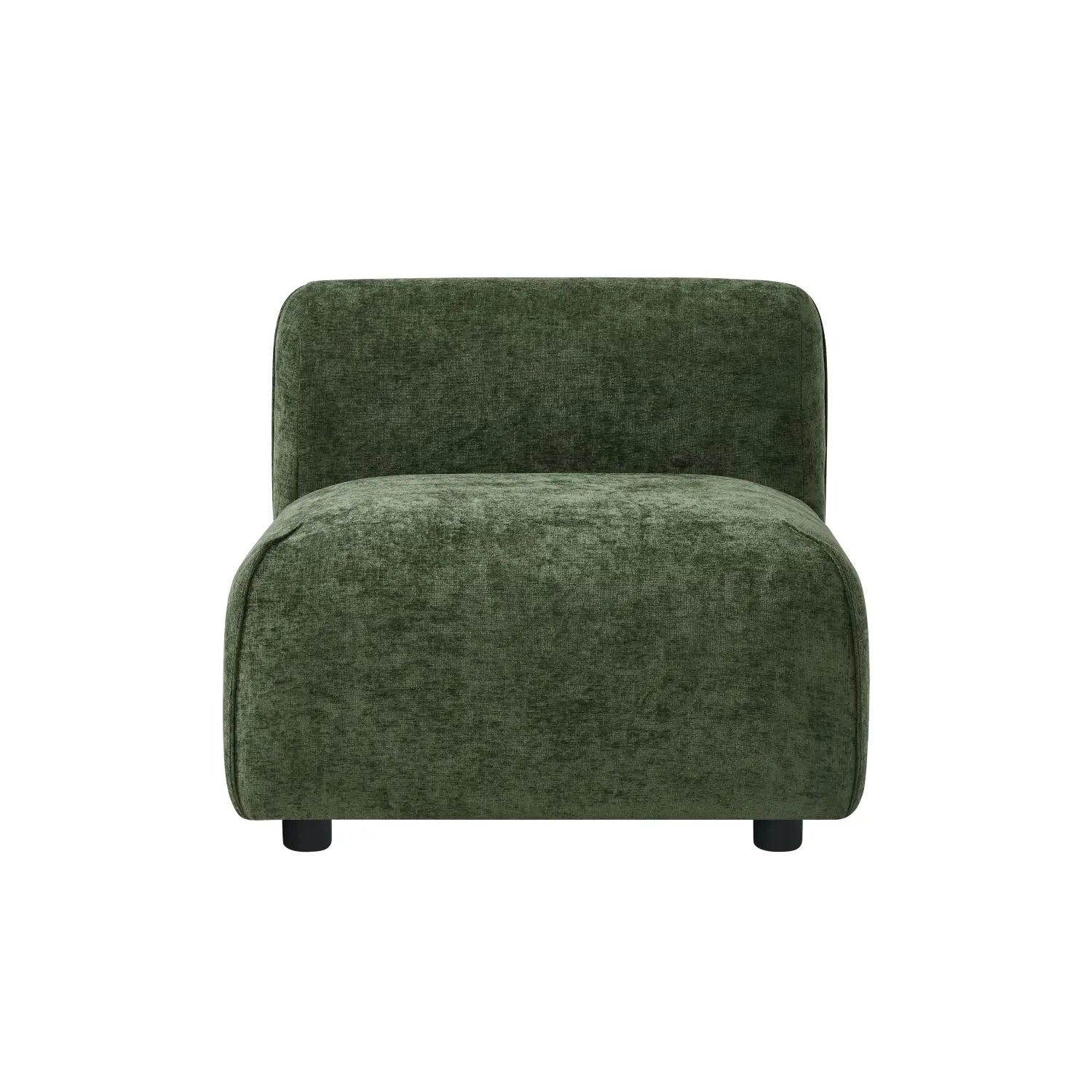 Un sillón de acento tapizado moderno de líneas curvas en color verde esmeralda, con felpa de terciopelo verde oliva acolchada, contornos redondeados y patas cilíndricas negras.