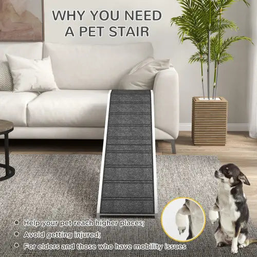 Rampa para cama de perro de color gris con textura que cuenta con un marco de metal plateado, alfombra antideslizante y plataforma para la seguridad y comodidad de las mascotas