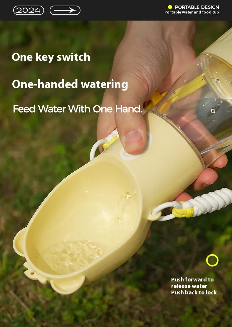 Bouteille portable crème en silicone pour eau et nourriture pour chien, avec un embout en forme d’ours et des accents jaunes, pour une alimentation pratique.