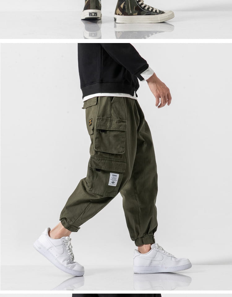 Pantalones cargo militares japoneses casuales color verde oliva, de tiro cónico, con múltiples bolsillos y un ajuste relajado, elaborados con un tejido resistente.