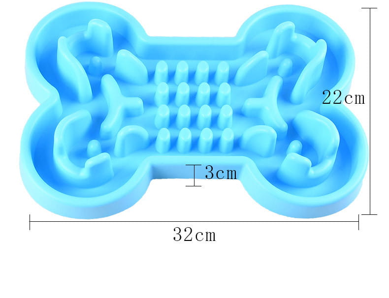 bol pour chien à alimentation lente en silicone bleu clair, en forme d’os, avec des reliefs striés et des indentations pour une alimentation lente