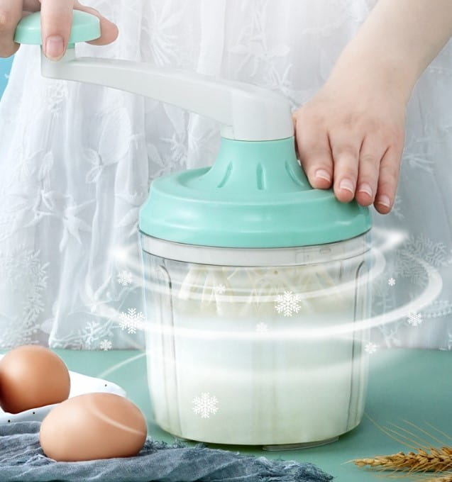 Minzgrüner Kunststoff-Eigquirl mit manueller Handkurbel und Lebensmittelmixer mit klarem, transparentem 1200-ml-Schüssel für eine einfache Verarbeitung von Lebensmitteln.