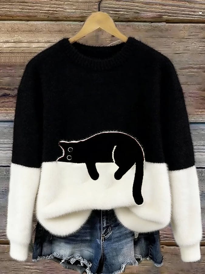 Schwarz-weißes flauschiges Fleece-Pulloveroberteil mit schwarzem Katzenapplikationsdesign, ideal für die Weihnachtszeit