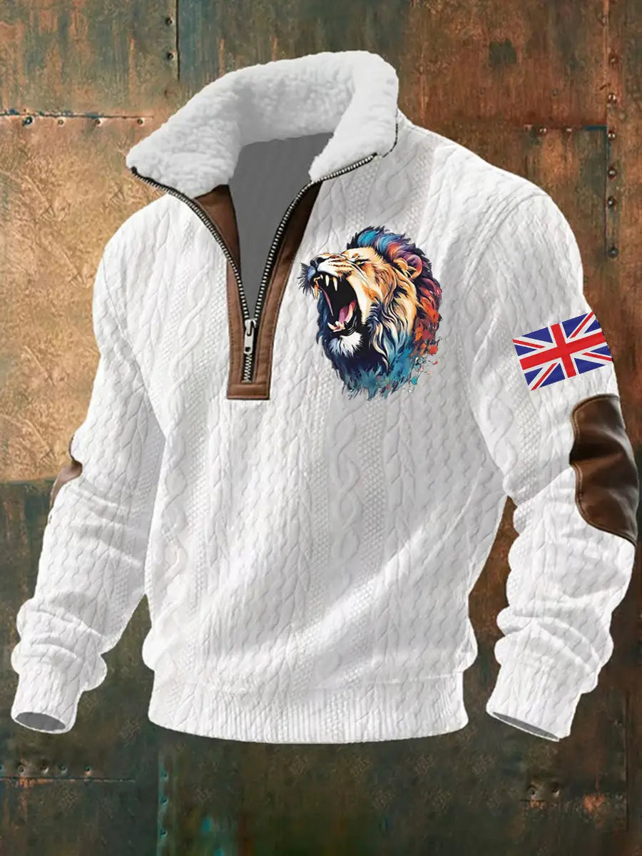 Suéter para hombre de media cremallera con cuello de borrego en punto cable blanco, con cuello acolchado, detalles de codo y cremallera estilo cuero marrón, con un vibrante gráfico de león en el pecho y un parche Union Jack en la manga.