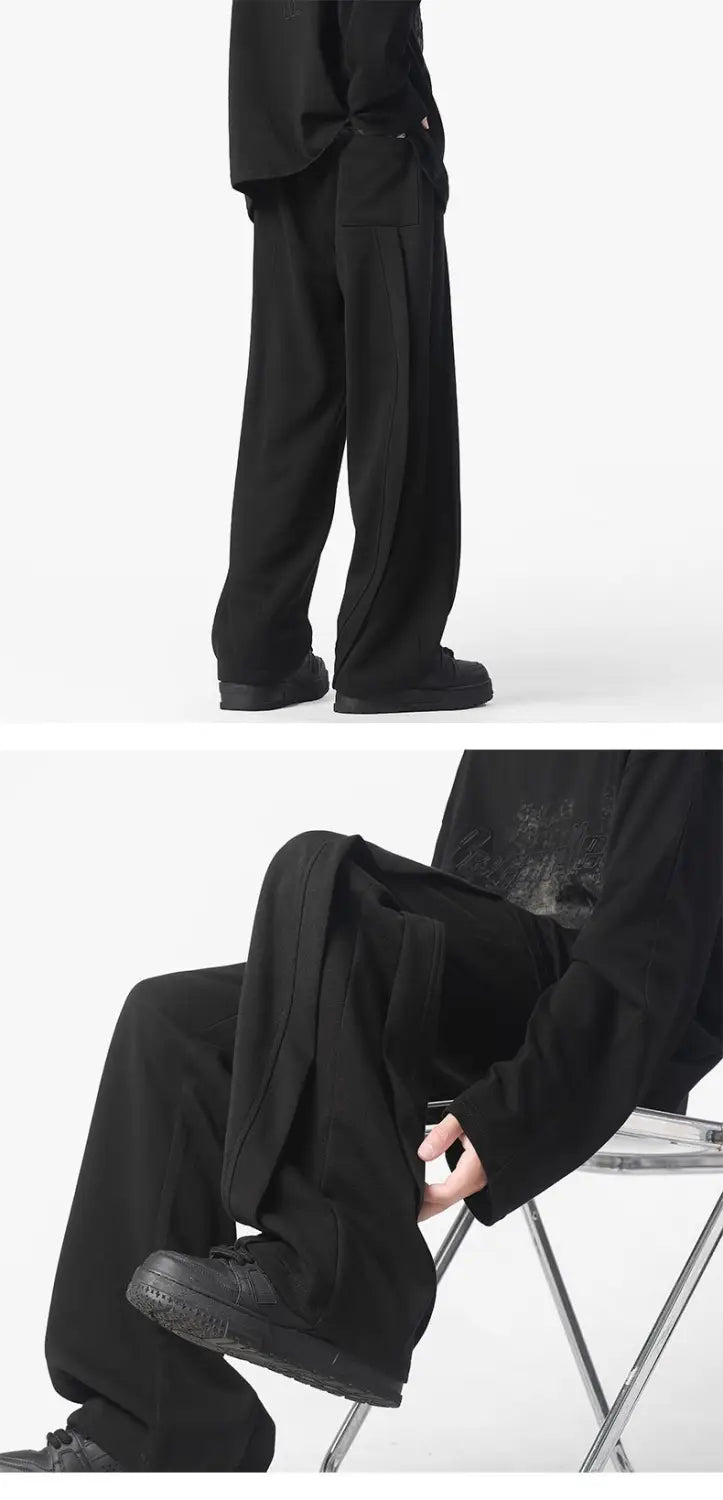 Schwarze Heavyweight-Sweatpants mit geradem Bein, mit lockerem, leicht zulaufendem Schnitt und dezenten Falten am Bund aus strapazierfähigem Material