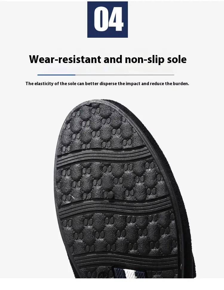 Semelle extérieure en caoutchouc noir avec une semelle à crampons en nid d’abeille texturé et des nervures renforcées pour une meilleure adhérence pour les mocassins à enfiler en daim marron pour homme avec mors de cheval.