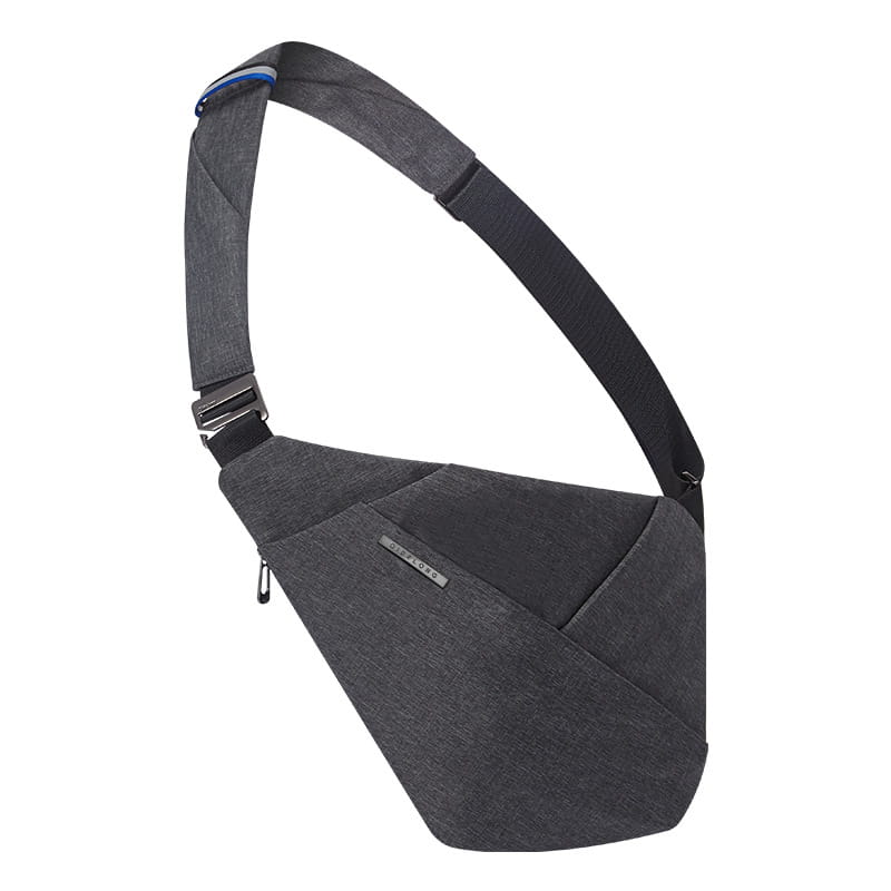 Bolsa bandolera empresarial para el pecho, minimalista y a prueba de robos, con tejido texturizado color gris oscuro, diseño elegante y correa ajustable.