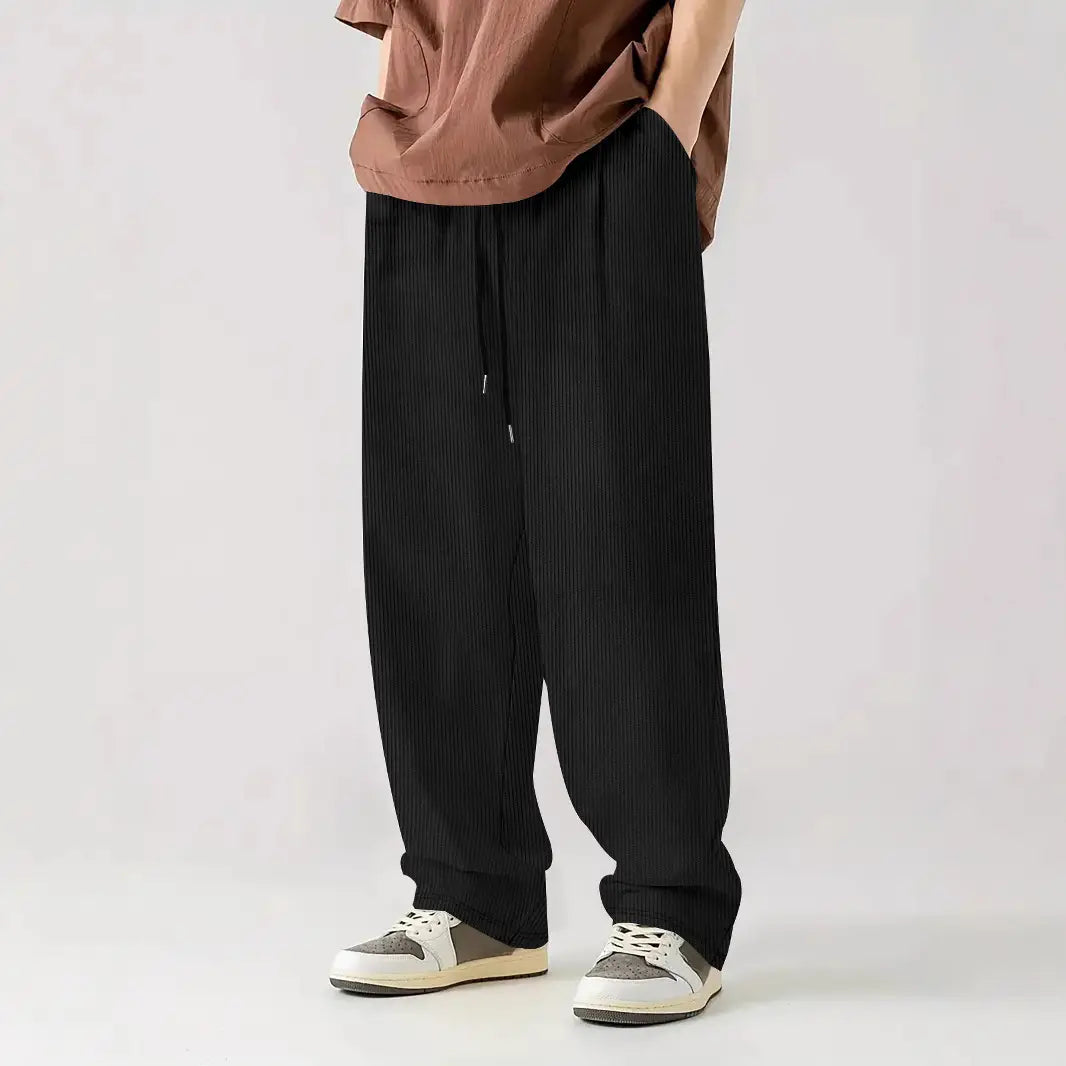 Pantalones casuales rectos de pana negros con corte ancho relajado y cintura de cordón.