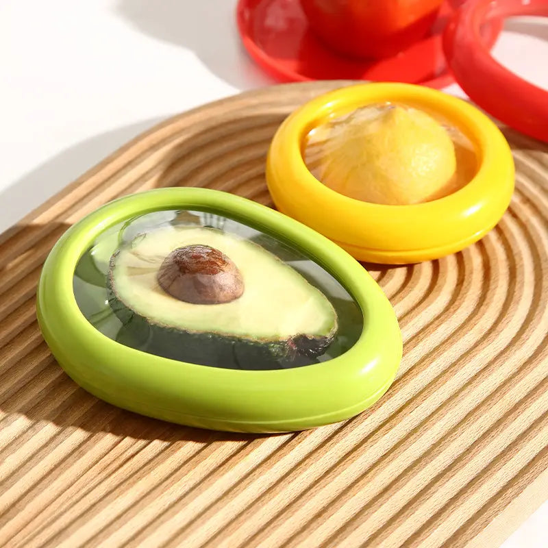 Couvercle en silicone vert avocat en forme de fruit, avec un couvercle en plastique transparent, provenant d’un coffret de conservation de 4 pièces pour rangement alimentaire, pour conserver la fraîcheur.