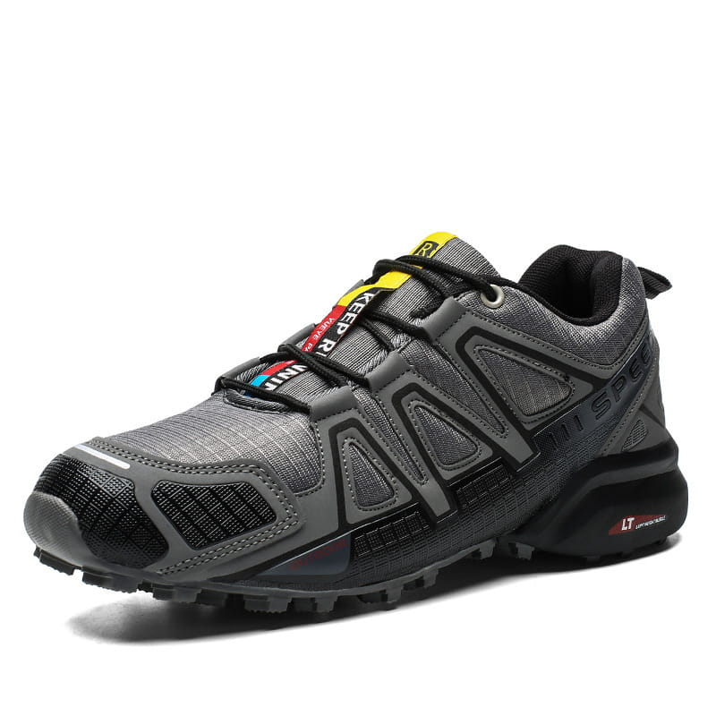 baskets de course sur sentier pour homme, grandes tailles, chaussures de plein air, en gris et noir, avec une tige texturée et un accent jaune sur la languette, présentant la mention LT près du talon