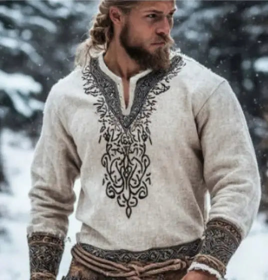 メンズのリネン・デジタルプリント・半袖Tシャツの商品画像において、首元とカフスに沿って複雑な黒の刺繍模様をあしらったベージュのリネン長袖シャツ。