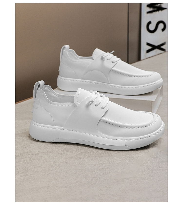 Baskets rétro britanniques élégance décontractée pour homme en cuir blanc, à lacets, design propre et minimaliste, avec détails de couture subtils.