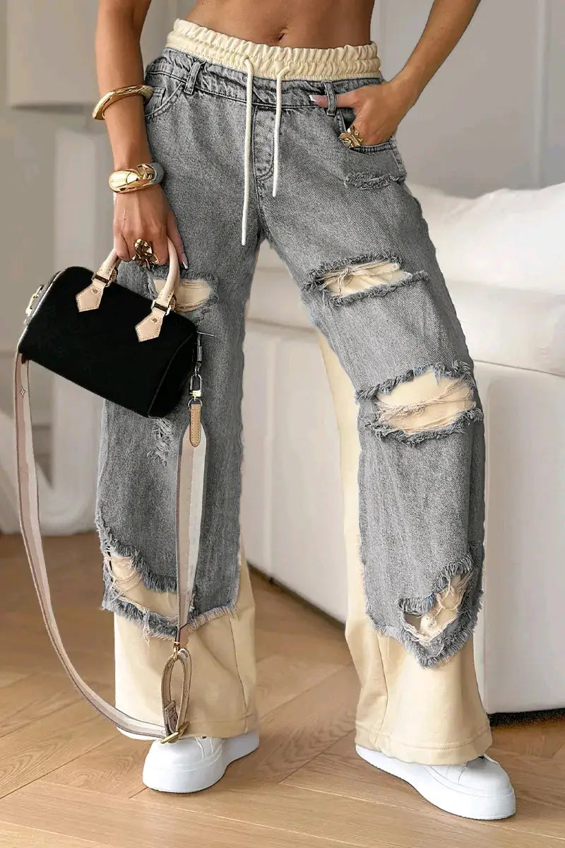 Zerrissene Jeans aus grauem Denim mit elastischem Bund in Cremefarbe und ausgefransten, aufgerissenen Details aus „Stitched Contrast Denim“ Streetwear-Jeans.