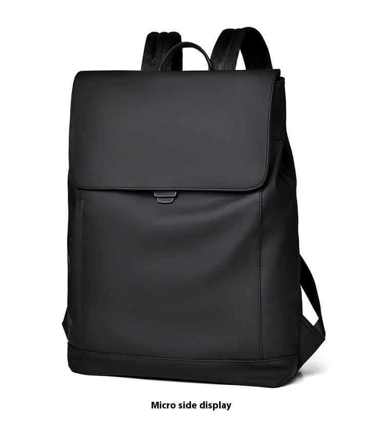Schwarzer rundlederähnlicher großer Herren-Nylon-Business-Reise-Rucksack mit minimalistischem Design und verstellbaren Schulterriemen, von der Rückseite gezeigt.