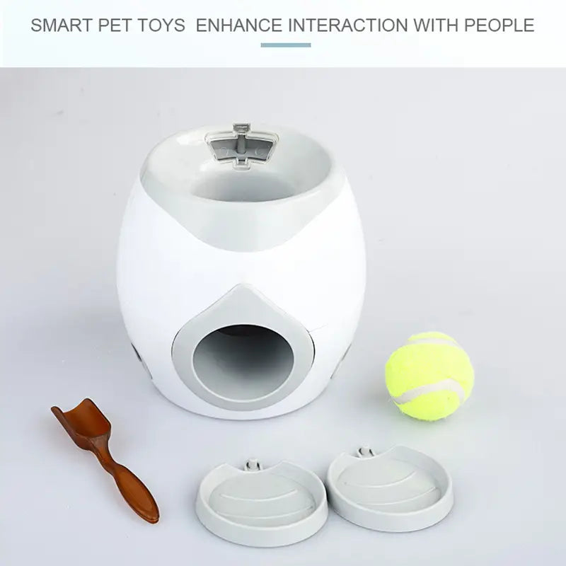 Lanceur d’aliments pour balle de tennis et jouet intelligent pour animaux de compagnie en blanc et gris, avec un design arrondi épuré pour une alimentation automatique et le jeu.