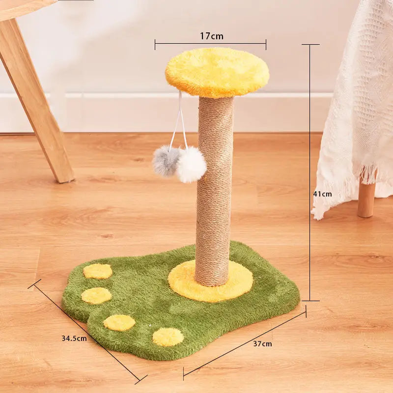 Gelber und grüner Plüsch-Katzenkratzer aus Sisal als vertikaler, langlebiger Spielzeugpfosten mit Pfotenabdruck-Boden und hängenden Pompons für Katzenkratzen und Spielen.