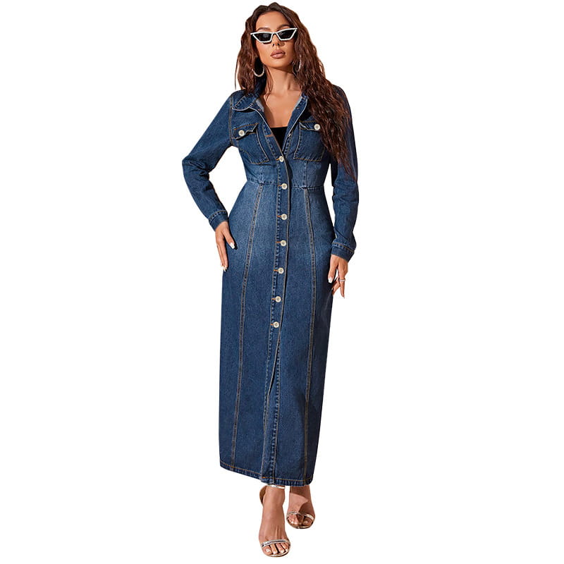 Ein langärmeliges Maxi-Cardigan-Kleid aus Denim mit Knopfleiste vorne in dunkelblauem Denim, mit klassischem Kragen und Knopfleisten-Design.