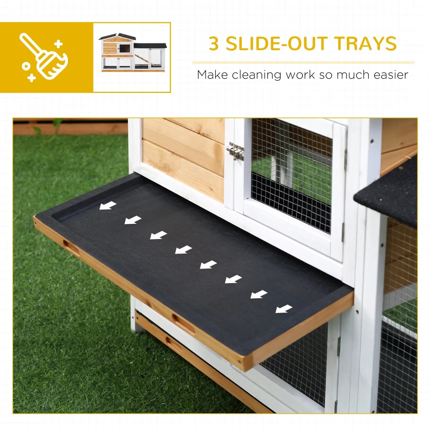 Cage/Coop de poules en bois avec trois bacs coulissants, comprenant une surface antidérapante noire et un cadre blanc, faisant partie d’un enclos à lapins en bois sur 2 étages avec rampe.