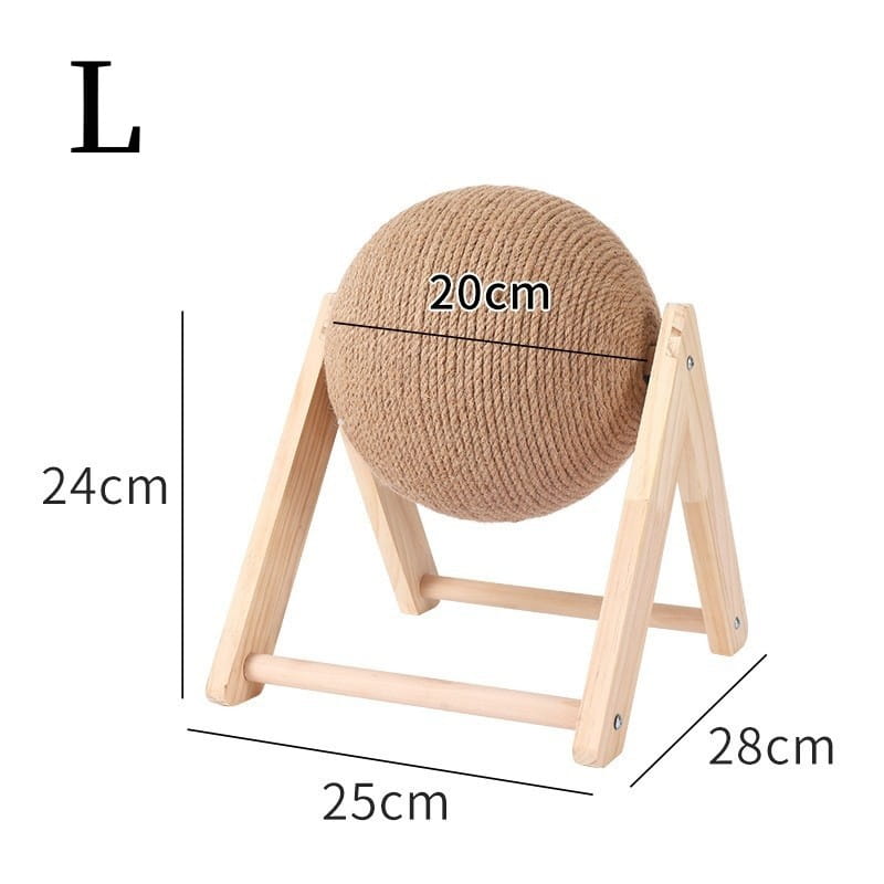 Un gato de sisal color beige con textura que rasca, con una pelota, apoyada sobre un soporte en forma de caballete triangular de madera clara, diseñado para la terapia de rascado del felino.