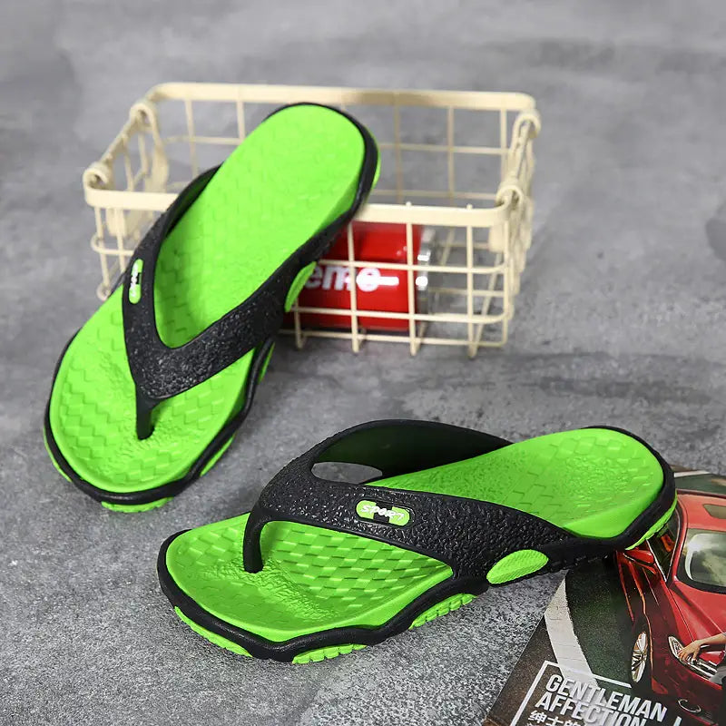 Men’s non-slip beach flip flops in bright green and black rubber with a textured grippy sole for cushioned comfort.