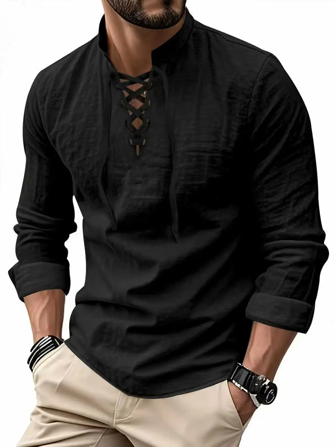 Herren-Cotton-Leinenhemd mit Kordelzug in Schwarz mit Schnürfront und umgeschlagenen Bündchen aus atmungsaktivem Stoff.