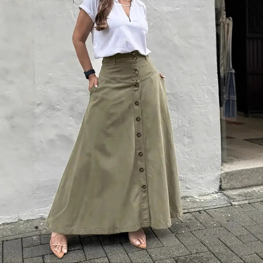 Jupe longue maxi vert olive boutonnée devant à taille haute, réalisée dans un tissu léger, adaptée à un usage décontracté et formel