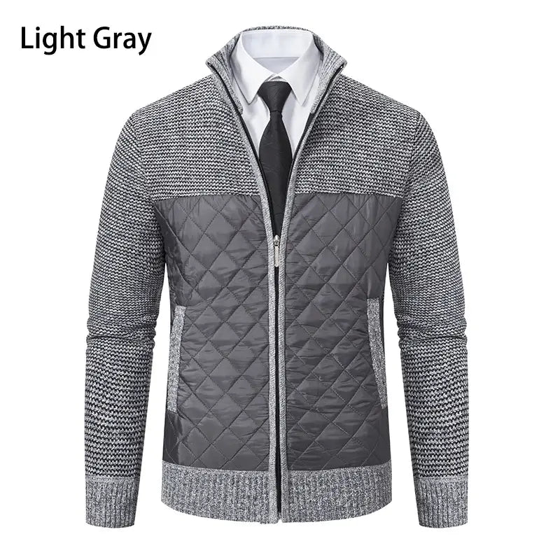 Cardigan matelassé pour homme en gris clair à col montant, avec capuche, haut en maille texturée et panneau inférieur matelassé