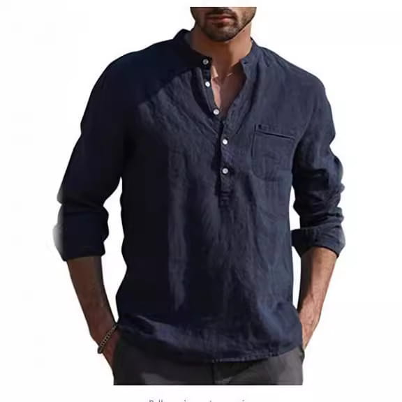 Herren-Leinenhemd mit langen Ärmeln im lässigen Beach-Stil in Dunkelblau mit Knopfleiste vorne, Brusttasche und umgeschlagenen Manschetten.