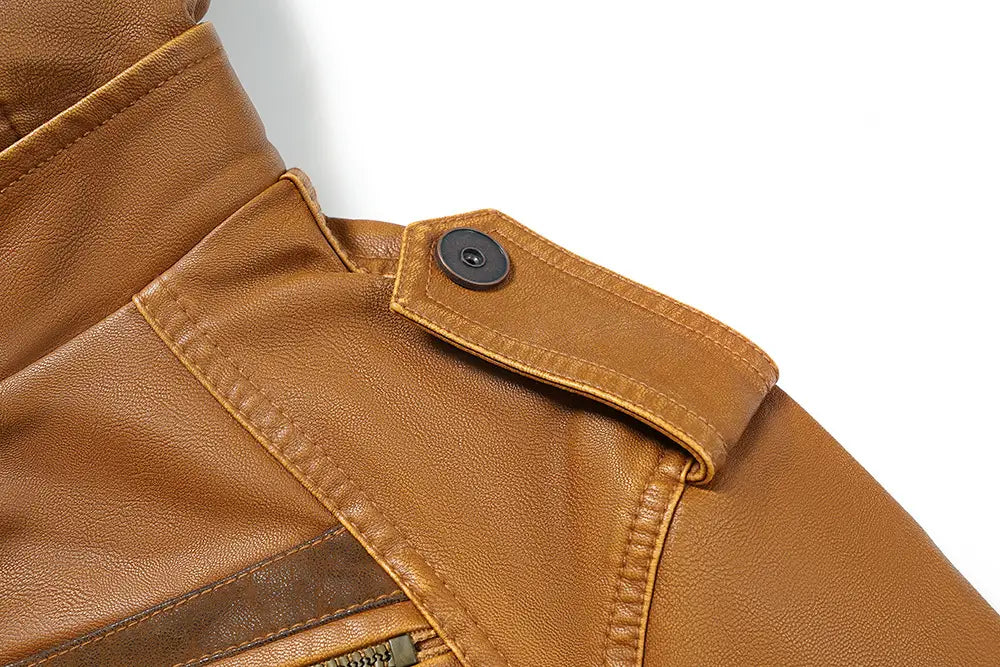 Chaqueta de invierno de forro polar de PU para hombre con capucha, de cuero sintético color camel, con un botón negro en la correa del hombro.