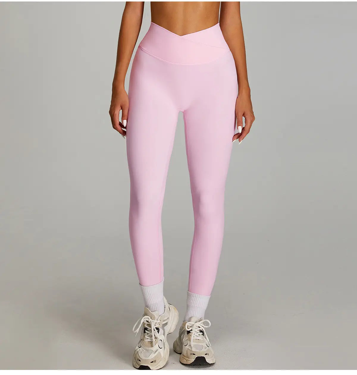 Leggings de fitness roses taille haute, avec un tissu lisse et extensible, et une ceinture en V flatteuse conçue pour un séchage rapide et un effet nu pendant les activités sportives.