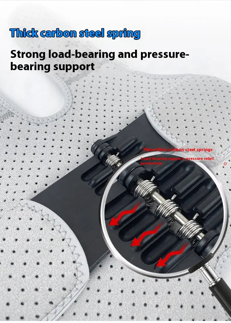 Resorte grueso de acero al carbono negro y plateado con respaldo de tejido gris perforado, mostrado desde el lado posterior de un soporte para rodillera elevadora para trepar y correr.