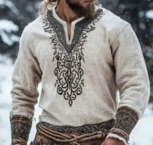 メンズのリネン・デジタルプリント・半袖Tシャツのスタイルとして、首元とカフスに沿って複雑な黒の刺繍模様をあしらったベージュのリネン長袖シャツです。