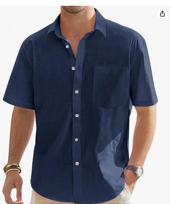 Navyblaues Herren-Cotton-Linen-Hemd mit kurzem Ärmel, mit Knopfleiste und Brusttasche, mit weißen Knöpfen.
