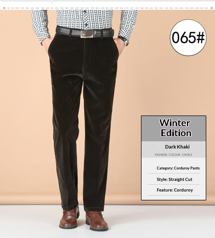 Pantalones rectos de pana de terciopelo térmico para hombre en color caqui oscuro, con un diseño clásico plisado y corte recto.