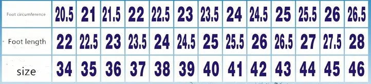 Tabla de tallas para mocasines de conducción de cuero para hombre con suela de goma, que muestra medidas de circunferencia del pie y longitud junto con números de talla correspondientes.