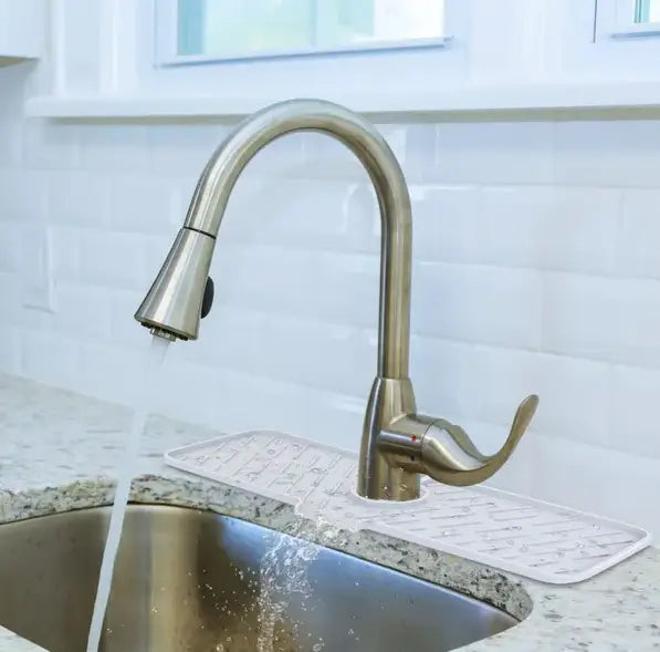 Robinet de cuisine en acier inoxydable, bec incurvé et pommeau de pulvérisation extractible, monté sur un tapis de robinet en silicone pour évier de cuisine, pare-éclaboussures, avec plateau de drainage.