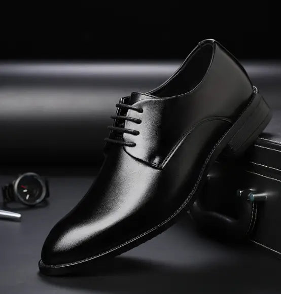 Men’s brown leather formal dress shoe featuring a black polished leather lace-up oxford design.