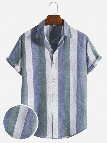 Herren-Hemd für den Sommerurlaub mit gedrucktem Motiv, hawaiianischer Stil, mit Kurzarm-Knopfverschluss-Design und vertikalen Streifen in Blaugrün und Weiß, gefertigt aus einem strukturierten Stoff.