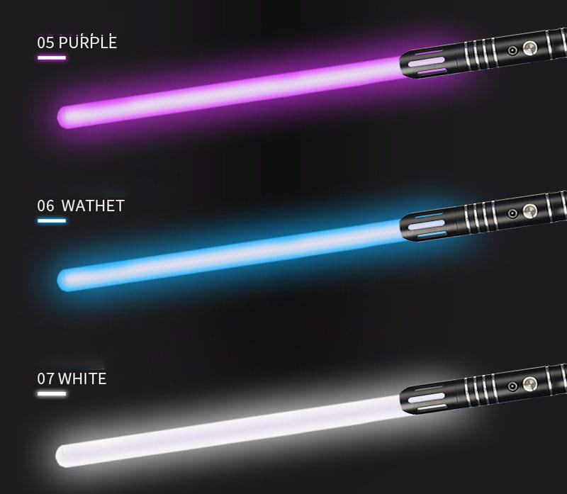 Sabre laser jouet 2-en-1 en métal rgb présentant des lames violet, bleu et blanc, avec des poignées en métal noir et des accents argentés.