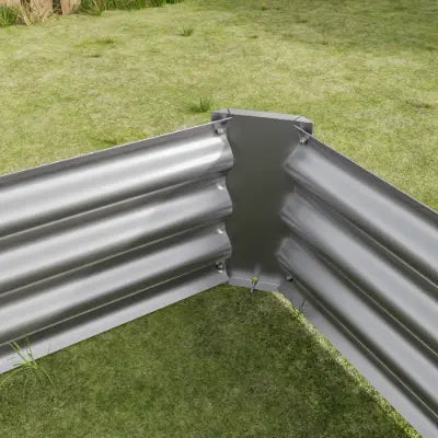 Borde de jardín de metal corrugado gris con unión de esquina entrelazada de un lecho elevado de jardín metálico galvanizado, de 4x2x1 pies, maceta plateada.