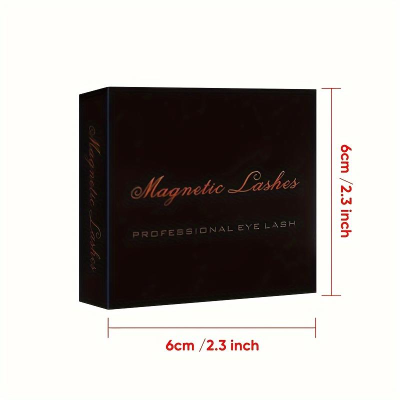 Schwarzer rechteckiger Karton mit goldfolienbeschriftung „magnetic lashes“ und professioneller Wimpernmessung von 6 cm bis 2,3 Zoll, entwickelt, um magnetische Wimpernverlängerungen für kosmetische Anwendungen in 3D-Magnet-Wimpern mit professionellem Applikator-Set aufzunehmen.