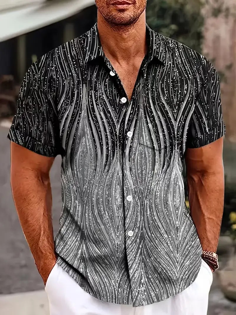 Chemise noire à manches courtes style coréen à coupe slim pour homme, présentant un motif ondulant dynamique argenté et gris, idéale pour la tenue d’été.