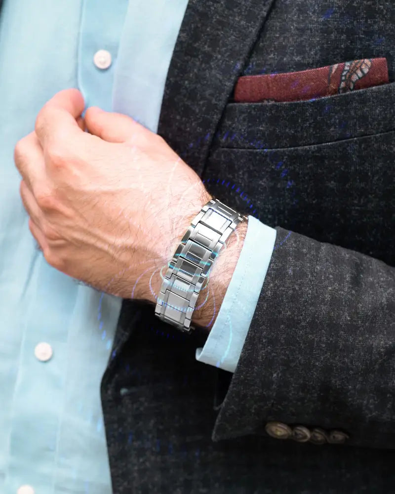 Men’s high strength silver titanium magnetic therapy bracelet with a sleek silver-toned stainless steel link band